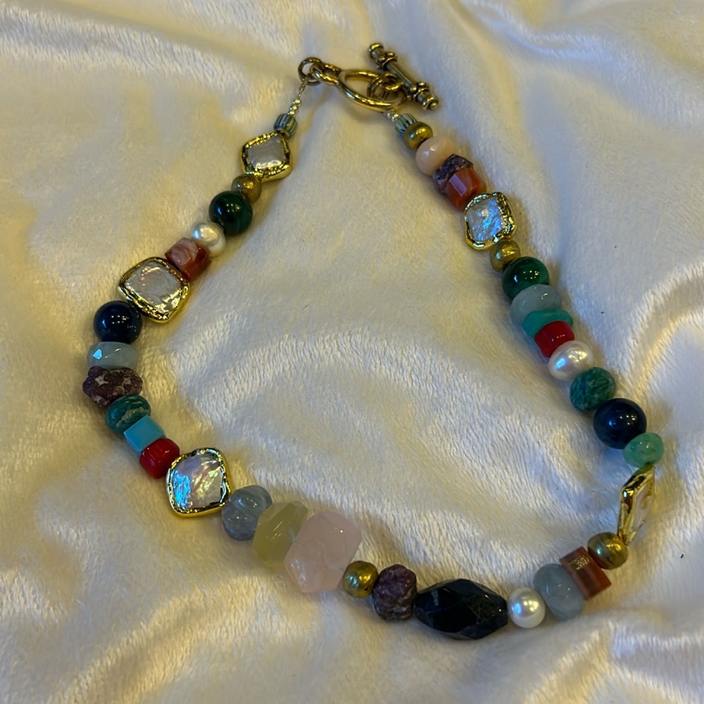 NEW women’s handbeaded choker necklace! Multicolored! Beautiful!